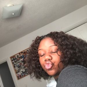 Meet your Posher, Tiare